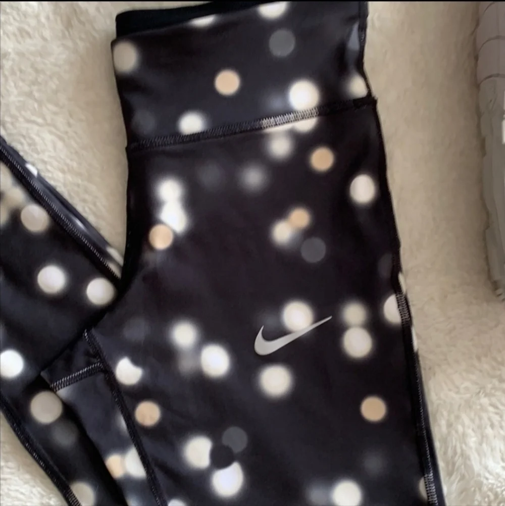 Nike Dri-Fit Black Polka Dot Lights Leggings Women's Small S Athletic Athleisure